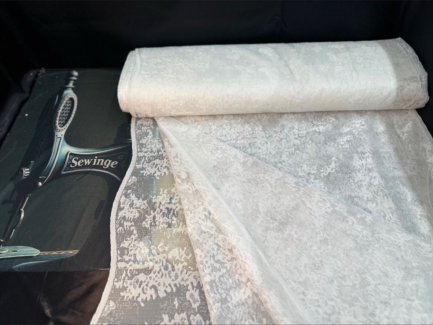 Hochwertiger Spitzen-Vorhang in Weiß – 1,45m x 2,50m – Elegante Jacquard-Optik
