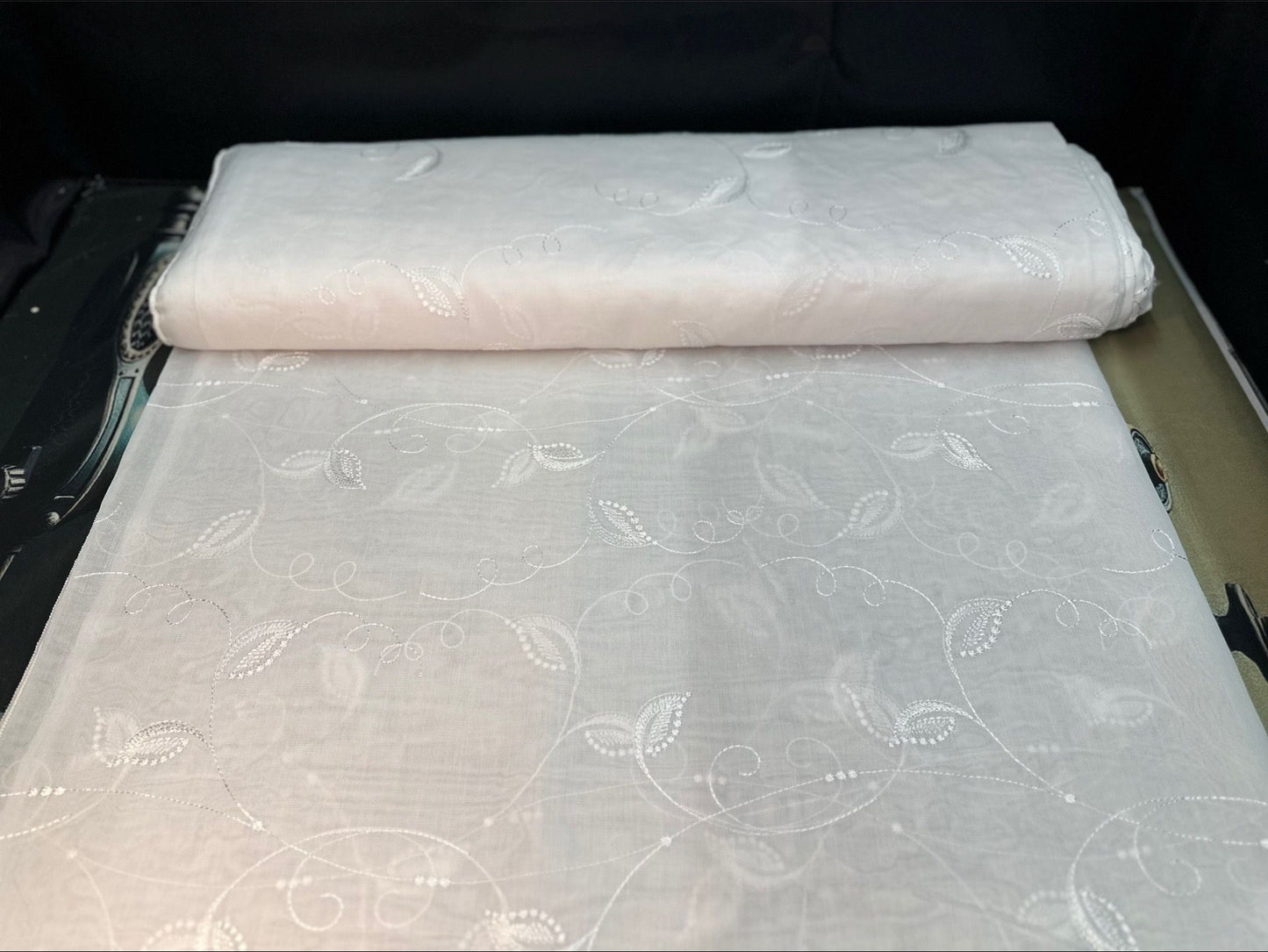 Edle Jacquard-Spitzengardine in Weiß – 1,45m x 2,50m – Filigranes florales Muster