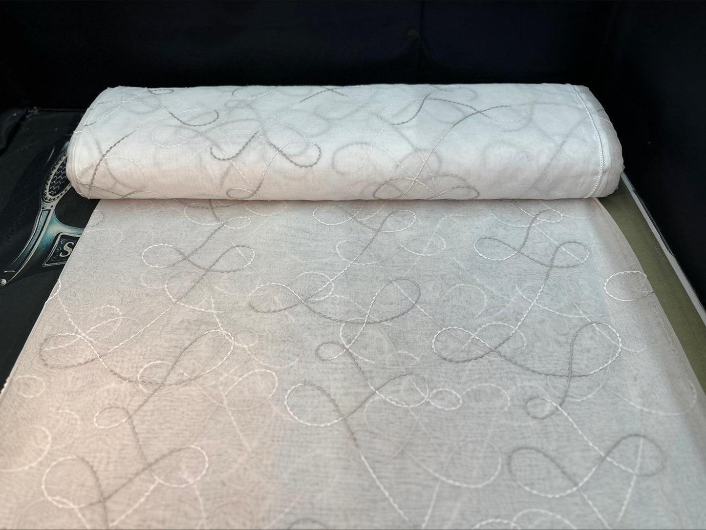 Edle Jacquard-Spitzengardine in Weiß – 1,45m x 2,50m – Filigranes florales Muster