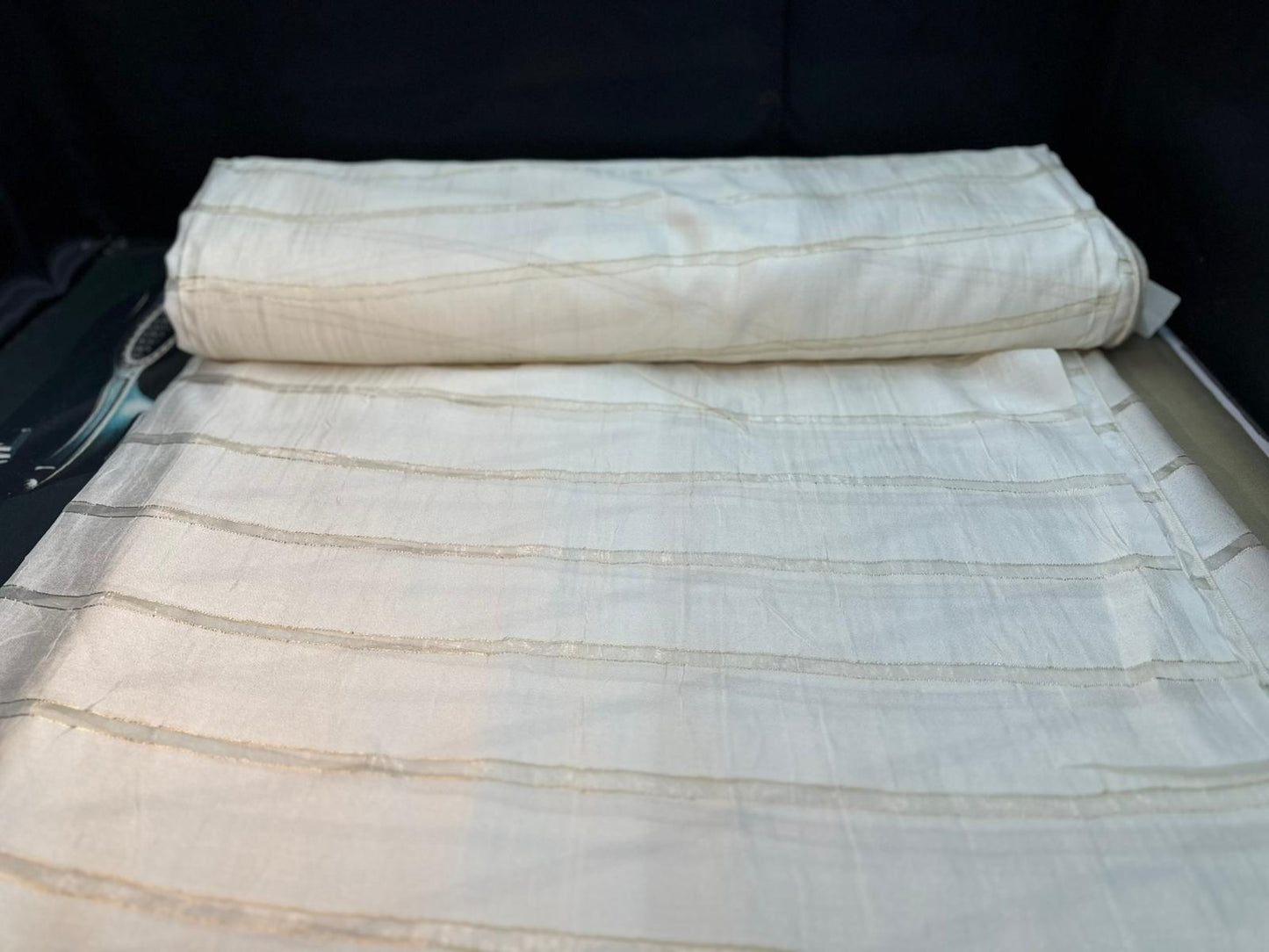 Eleganter Voile-Vorhang mit geschwungener Kurbelstickerei – Weiß/Silber – 1,45 m x 2,50 m