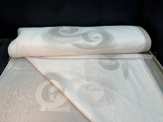 Edle Tüll-Gardine mit Mäander-Muster (griechisches Design) & Wellensaum – 1,45 m x 2,50 m – 30.- CHF.